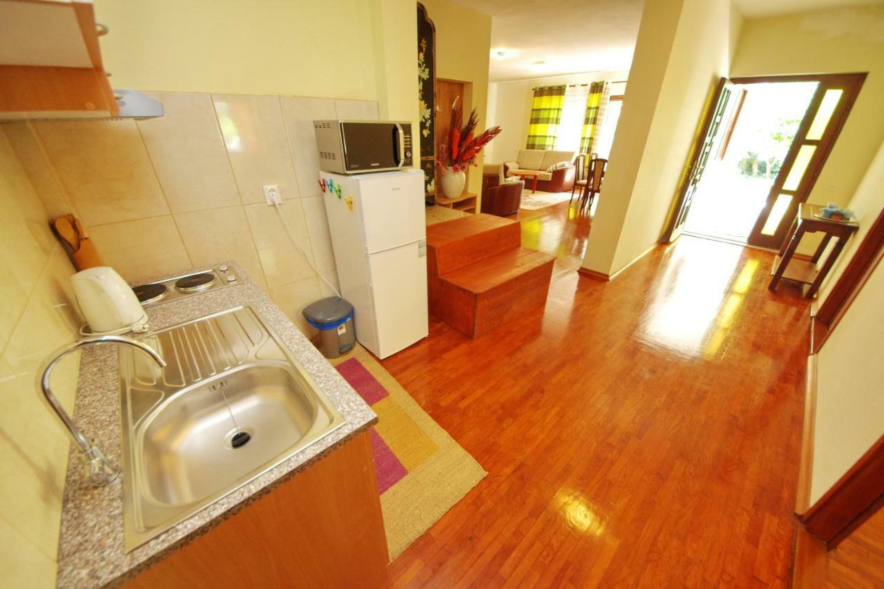 Apartments Eduard Vrsi Eksteriør bilde