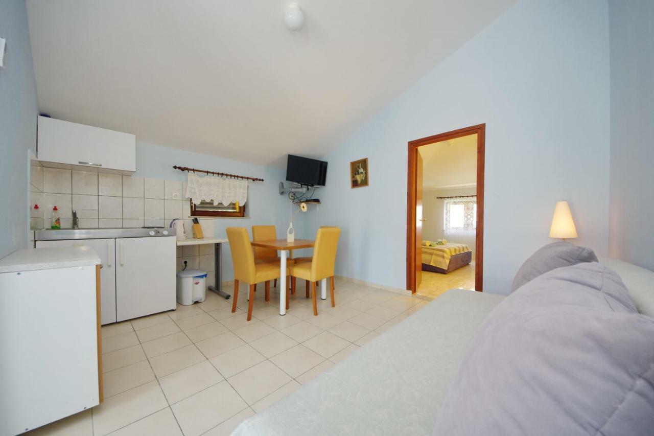 Apartments Eduard Vrsi Eksteriør bilde